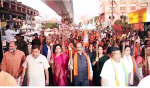 प्रदेश सरकार को रोशनी दिखाने सड़क पर मशाल लेकर निकलीं बीजेपी नेत्रियां, पुरंदेश्वरी बोलीं- सीएम भूपेश जनता से सिर्फ झूठ बोलते हैं Chhattisgarh Crimes