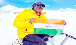 नैना सिंह धाकड़ ने लद्दाख की चोटी माउंट मेंटोक पर फहराया तिरंगा Chhattisgarh Crimes