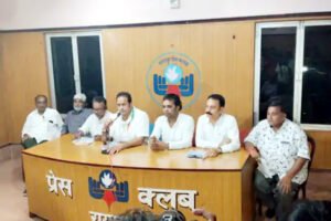 मटकी फोड़ प्रतियोगिता; रायपुर में बीस मिनट में मटकी फोड़ने वालों को मिलेंगे 3.51 लाख रुपए Chhattisgarh Crimes