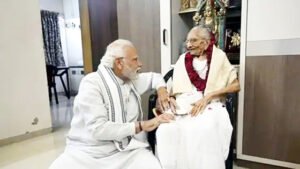 अटल ब्रिज के उद्घाटन के बाद सीधे गांधीनगर पहुंचे PM मोदी, मां हीराबा का लिया आशीर्वाद Chhattisgarh Crimes