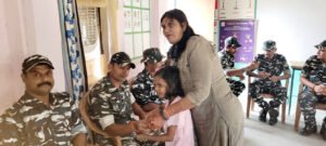 रक्षा बंधन पर्व पर सीआरपीएफ के जवानों को बहनों ने बांधी राखी Chhattisgarh Crimes