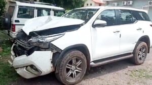 मंत्री जय सिंह अग्रवाल की सरकारी गाड़ी ने दो युवकों को रौंदा, 1 की मौके पर मौत Chhattisgarh Crimes
