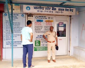 कोरबा में एसबीआई के ग्राहक सेवा केंद्र से छज्जा तोड़ कर 3 लाख की चोरी Chhattisgarh Crimes