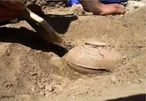 जमीन से गड़ा धन निकालने के नाम पर ठग लिए 14 लाख रुपए Chhattisgarh Crimes