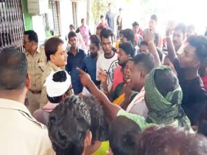 भाटागांव स्थित BSUP कॉलोनी में दो दिन पहले युवक पर जानलेवा हमला, इलाज के दौरान मौत, परिजनों ने टिकरापारा थाना में किया हंगामा Chhattisgarh Crimes