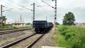 चलती मालगाड़ी की 17 बोगी हुई अलग, रेलवे फाटक से कुछ ही दूरी पर हुई ये घटना Chhattisgarh Crimes