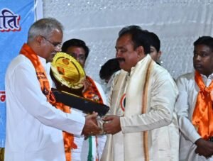 महादेव घाट पर छठ व्रतियों ने अस्ताचलगामी सूर्य को दिया अर्घ्य, मुख्यमंत्री भी पहुंचे Chhattisgarh Crimes