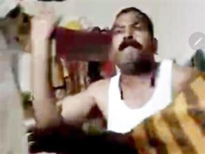 बिजली आफिस में खाकी की दबंगई, बिजली गुल होने पर पुलिसकर्मियों ने जेई को जड़ा थप्पड़ फिर थाने में बंद करने की दी धमकी, एसपी ने किया निलंबित Chhattisgarh Crimes