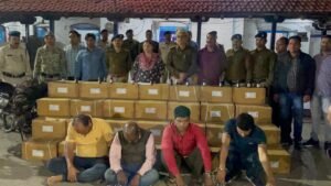 पुलिस के मुखबिर तंत्र से मिली कामयाबी; 15 लाख की 70 कार्टून कफ सीरप सहित 4 आरोपी गिरफ्तार Chhattisgarh Crimes