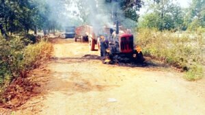 सुकमा में नक्सली उत्पात, पुलिया निर्माण में लगी दो गाड़ियों को फूंका Chhattisgarh Crimes