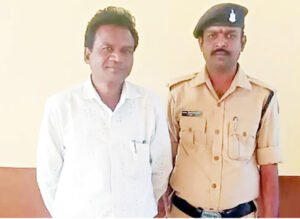 72 लाख के घोटाले मामले में एफआईआर के बाद DEO गिरफ्तार Chhattisgarh Crimes