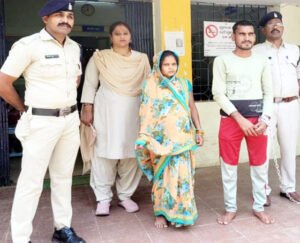 दूसरी पत्नी के उकसावे व भड़काने पर पिता ने की बेटी की गला घोंटकर हत्या, दोनों आरोपी गिरफ्तार Chhattisgarh Crimes