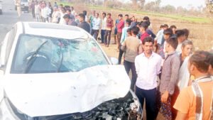 कार से टकराई बाइक, चाचा-भतीजा की मौत Chhattisgarh Crimes