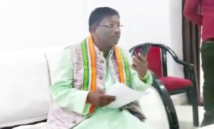 विधायक बृहस्पत सिंह फिर सुर्खियों में, पति को छुड़ाने महिला ने दिए 50 हजार रुपए, वापस लौटाने विधायक ने चौकी प्रभारी को फोन पर दी समझाइश Chhattisgarh Crimes