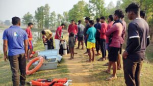 मछली मार कर तालाब पार कर रहे पिता-पुत्री की डूबने से मौत Chhattisgarh Crimes