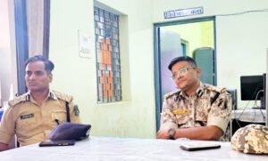 गरियाबंद जिले के दौरे पर पहुंचे IG शेख आरिफ, कहा- नक्सलियों की खोखली विचारधारा को समझ चुकी है जनता Chhattisgarh Crimes