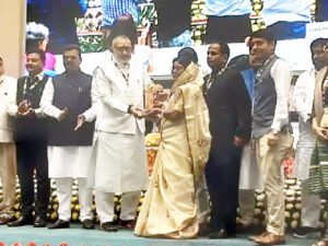 छत्तीसगढ़ की दो पंचायतों को राष्ट्रीय पुरस्कार : देश की ढाई लाख पंचायतों को पछाड़कर सरगुजा जिले की नागम,धमतरी जिले की सांकरा ने हासिल किया अवॉर्ड Chhattisgarh Crimes