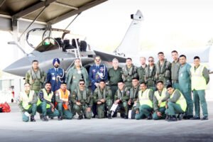 पहली बार देश की सीमा से बाहर आसमान में गरजा 'भारतीय राफेल' Chhattisgarh Crimes