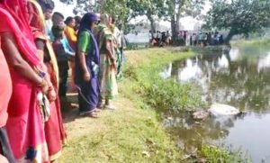 मछली पकड़ने गए युवक की तालाब में मिली लाश, शरीर पर चोट के निशान Chhattisgarh Crimes