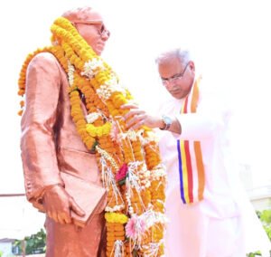 मुख्यमंत्री ने अंबेडकर चौक में डॉ बाबासाहेब आंबेडकर जयंती पर उनकी आदमकद प्रतिमा पर माल्यार्पण कर पुष्पांजलि अर्पित की Chhattisgarh Crimes
