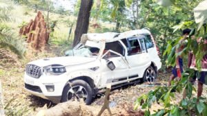 जगदलपुर में पेड़ से टकराई स्कार्पियो, तीन महिलाओं की मौत, एक गंभीर Chhattisgarh Crimes