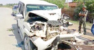 खड़े ट्रक पर स्कॉर्पियो की टक्कर; MP के पुलिस इंस्पेक्टर की पत्नी, बेटी और पिता की CG में मौत Chhattisgarh Crimes