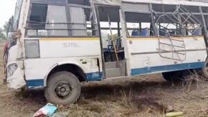 लैलूंगा से रायगढ़ जा रही बस पलटी, 2 की मौत, 20 घायल Chhattisgarh Crimes