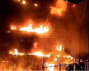 फर्नीचर दुकान में भीषण आग, धू-धू कर जल गया करोड़ों का सामान Chhattisgarh Crimes