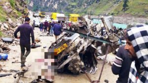 जम्मू कश्मीर: किश्तवाड़ में भीषण सड़क हादसे का शिकार हुआ क्रूजर वाहन, 7 लोगों की मौत Chhattisgarh Crimes