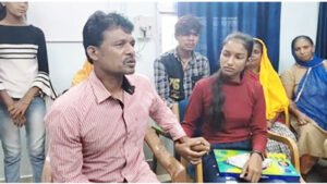 जेल में बंद पिता से 10वीं बोर्ड की टापर सानिया की एसपी ने कराई मुलाकात, पिता भी नहीं रोक पाए आंसू Chhattisgarh Crimes