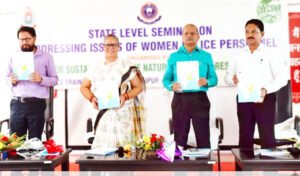 छत्तीसगढ़ महिला पुलिस पर रिपोर्ट : थाने-चौकियों में महिला पुलिसकर्मियों के लिए साफ टॉयलेट नहीं, कई यौन उत्पीड़न की शिकार पर शिकायत करना नहीं जानते Chhattisgarh Crimes