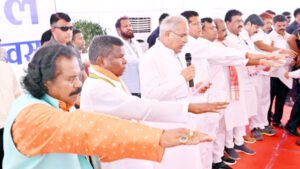 झीरम घाटी की दसवीं वर्षगांठ; शहीदों को श्रद्धांजलि देते भावविभोर हुए सीएम बघेल, कहा- जब तक न्याय नहीं मिलेगा, जारी रहेगी लड़ाई… Chhattisgarh Crimes