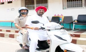 विधायक कुलदीप जुनेजा ने SSP को स्कूटी पर बैठाकर कराया शहर भ्रमण, सिग्नल का किया शुभारंभ Chhattisgarh Crimes