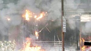 राजधानी रायपुर के बैंक कॉम्प्लेक्स में लगी भीषण आग Chhattisgarh Crimes