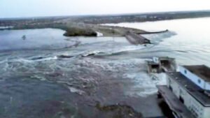 रूस के हमले से टूटा यूक्रेन का कखोवका बांध, चारों ओर तबाही का मंजर Chhattisgarh Crimes