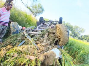 पिकअप की टक्कर से बाइक सवार भाई-बहन की मौत, दो बच्चे घायल Chhattisgarh Crimes