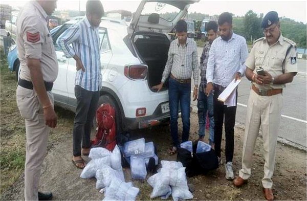 बैतूल: FST की टीम की बड़ी कामयाबी, कार में से जब्त किए 55 किलो चांदी के आभूषण Chhattisgarh Crimes