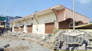 भ्रष्टाचार की भेंट चढ़ा 1.30 करोड़ की लागत से बना व्यवसायिक काम्प्लेक्स, भरभराकर गिरा छज्जा Chhattisgarh Crimes