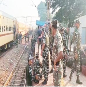 CG में चुनाव के दौरान सुरक्षा की कमान संभालेंगे 3000 CRPF जवान, विशेष ट्रेन से पहुंचे दुर्ग Chhattisgarh Crimes