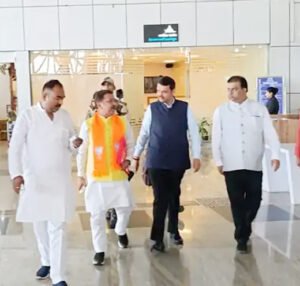 रायपुर पहुंचे देवेंद्र फडणवीस : महाराष्ट्र के उप मुख्यमंत्री धमतरी और रायपुर में करेंगे सभाएं, भाजपा के लिए करेंगे रोड शो Chhattisgarh Crimes