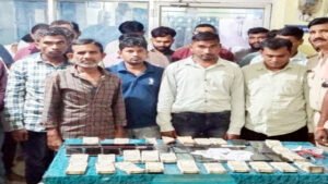 पुलिस ने 24 जुआरियों को किया गिरफ्तार, 10 लाख से ज्यादा नगद जब्त Chhattisgarh Crimes