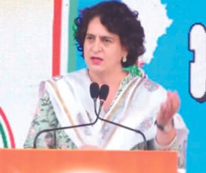 बिलासपुर में प्रियंका ने लॉन्च किया कांग्रेस का थीम सॉन्ग, कहा- ऐसी राजनीति को नकारो जो आपको तोड़ती हो Chhattisgarh Crimes