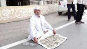 10-10 रुपए के सिक्के लेकर नामांकन फार्म खरीदने पहुंचा प्रत्याशी, अधिकारियों ने वापस लौटाया Chhattisgarh Crimes