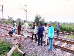 युवक ने ट्रेन के सामने कूदकर की खुदकुशी Chhattisgarh Crimes