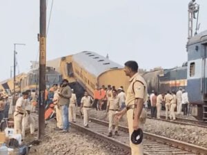 आंध्र प्रदेश ट्रेन एक्सीडेंट में मृतक संख्या 13 हुई; 50 यात्री घायल, 33 ट्रेनें रद्द, कई के रूट्स में किया गया बदलाव Chhattisgarh Crimes