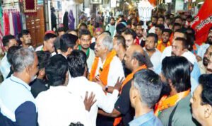 बृजमोहन अग्रवाल पर प्रचार के दौरान झूमाझटकी, समर्थकों ने थाना घेरा Chhattisgarh Crimes