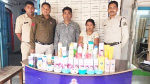 खरीदी के बहाने दुकान से चोरी करने वाली महिला पति समेत गिरफ्तार Chhattisgarh Crimes