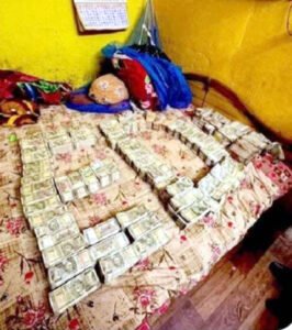 भिलाई में ड्राइवर के घर ईडी की टीम ने मारा छापा, दीवान के नीचे मिला 5 करोड़ रुपये नगद Chhattisgarh Crimes