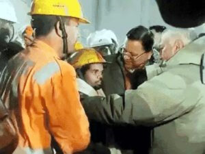 बड़ी जीत! उत्तरकाशी टनल से 15 मजदूर निकाले गए, सभी मजदूर स्वस्थ्य Chhattisgarh Crimes