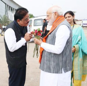 रायपुर एयरपोर्ट पर पीएम मोदी का भाजपा नेताओं ने किया स्वागत Chhattisgarh Crimes